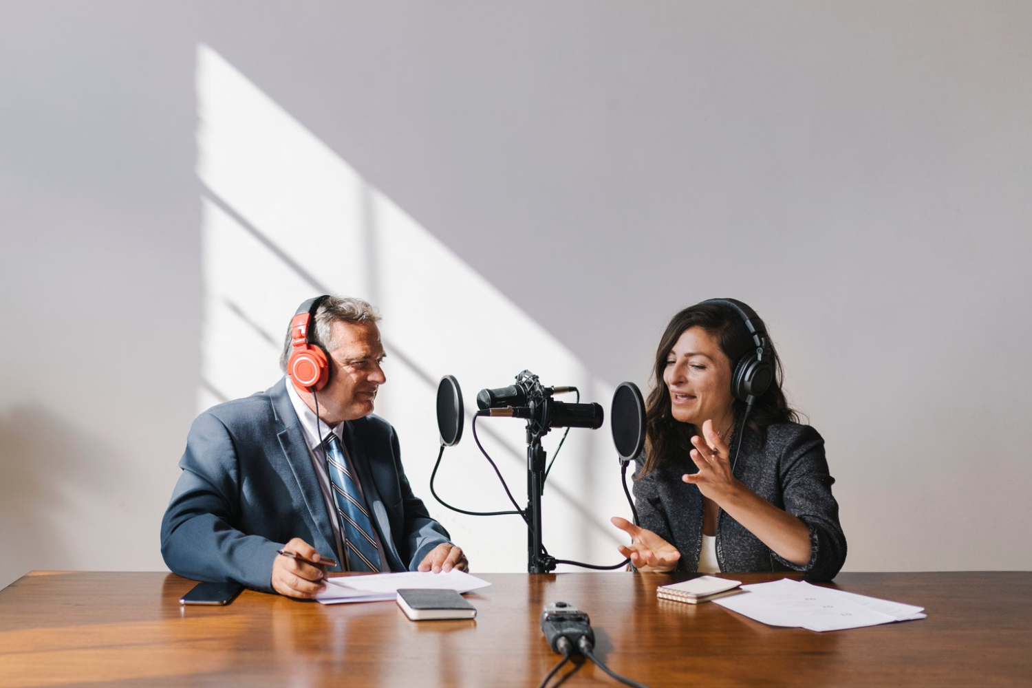 Top Microphones for Clear Dialogue Recording