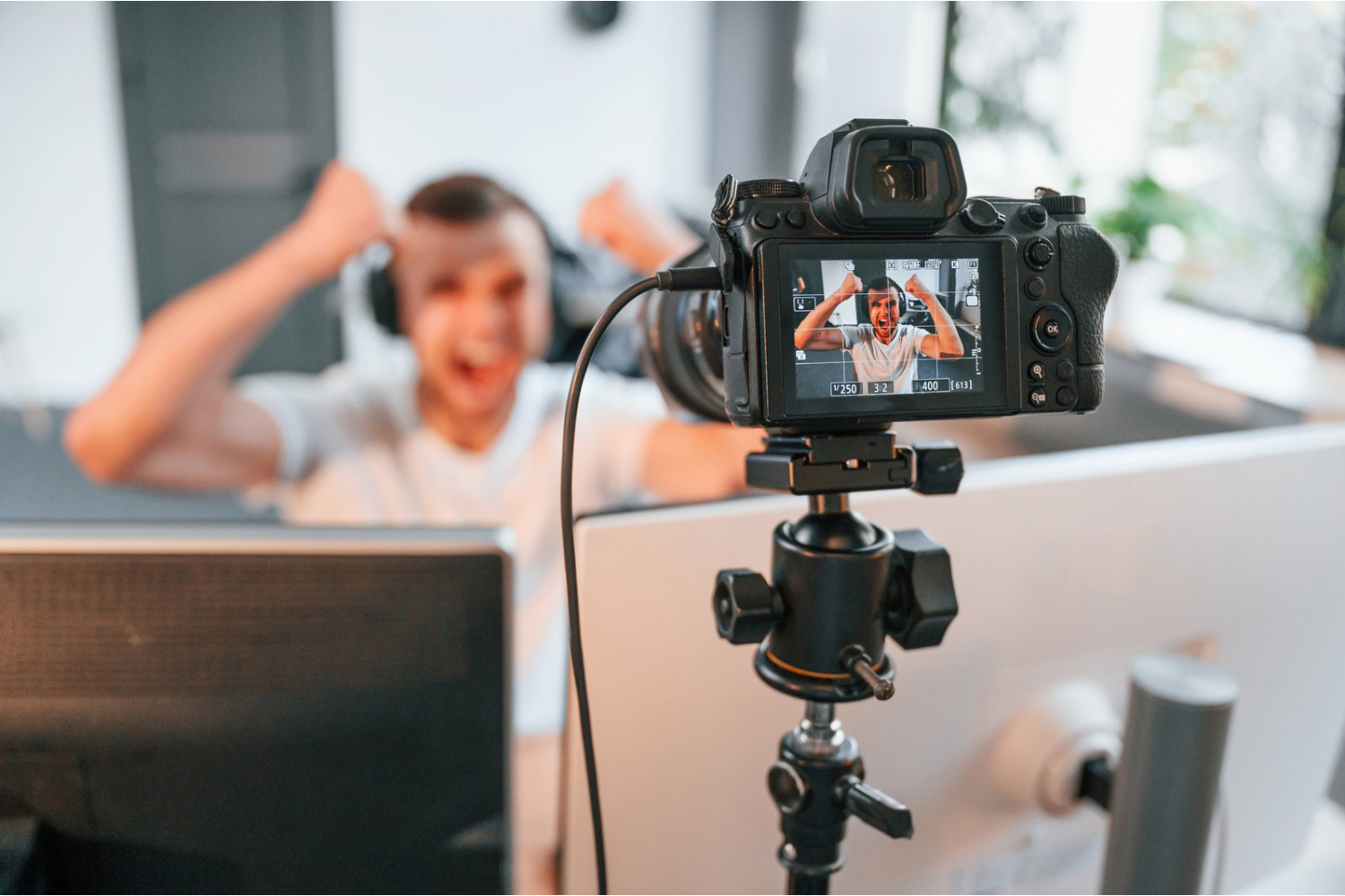 What Made These Videos Go Viral: Lessons for Videographers